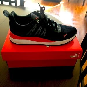 Tennis shoes used in good condition